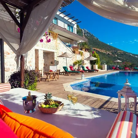 Sleeps 10 Pool Air Con Wifi